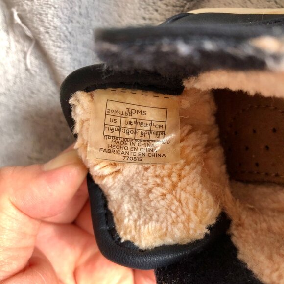 [Kids Size 5] TOMS Tiny Booties Baby Shoes Faux Shearling Fur Lined Warm Winter - Picture 7 of 7